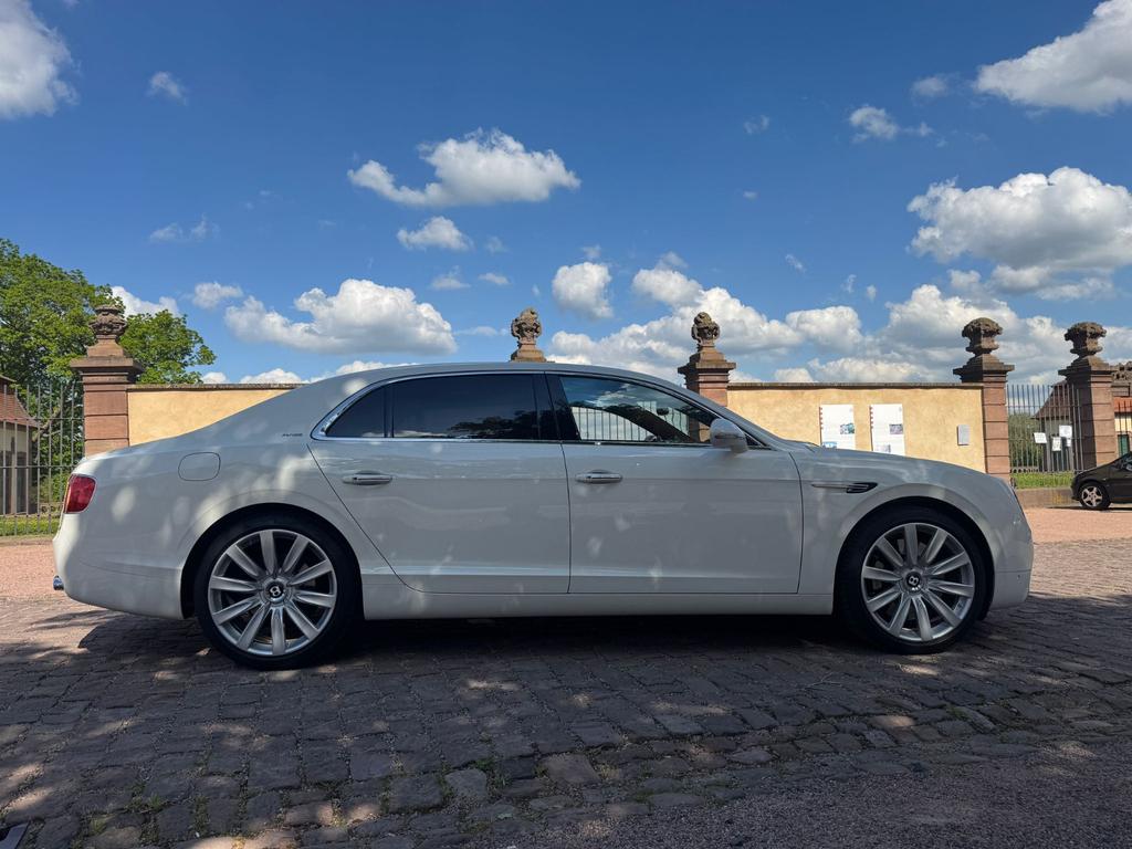 Bentley Flying Spur 6.0 W12 Speed Mulliner Massage TV