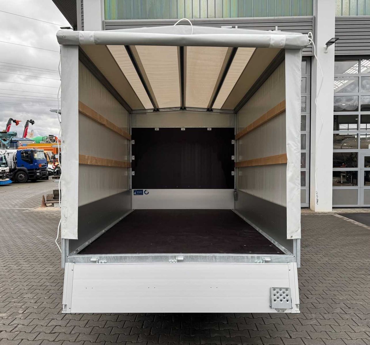Fahrzeugabbildung Iveco Daily 50C18H A8 DoKa *AHK*Automatik*7-Sitze*