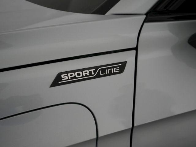 Superb COMBI SPORTLINE iV DSG+AHK+NAVI+SITZ-/LEN
