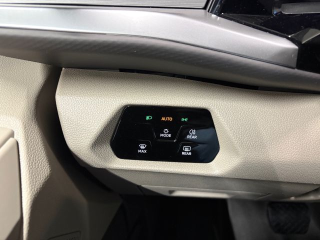 T7 Multivan Life 2.0 TDI DSG ACC LED AHK NAVI