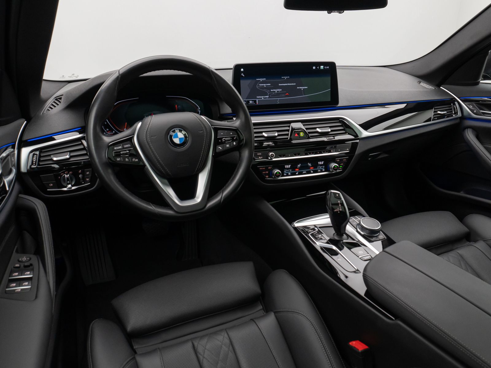 Fahrzeugabbildung BMW 520d xD  Panorama Kamera Laser HUD DAB Komfort