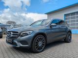 Mercedes-Benz GLC 220 d 4Matic AMBIENTE AMG AHK LED PANO - Mercedes-Benz GLC 220 mit Diesel-Antrieb: Teilleder, Schiebedach