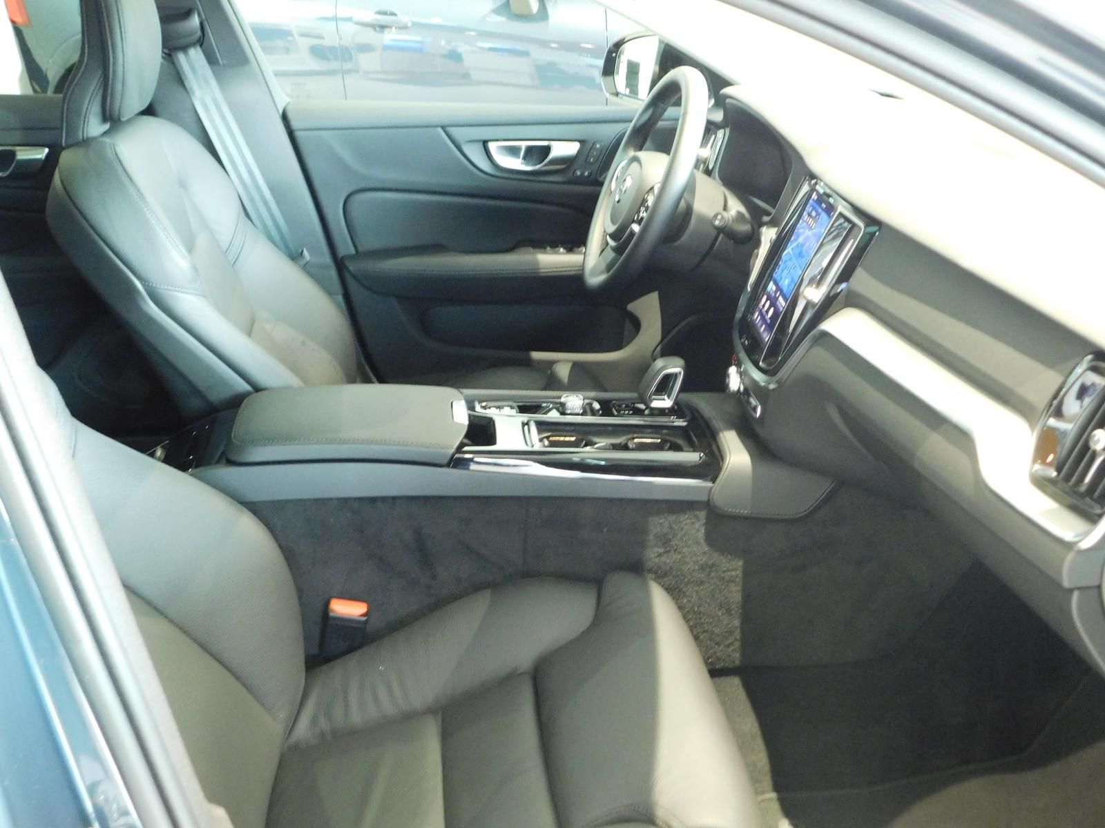 Fahrzeugabbildung Volvo V60 T6 AWD Plus Dark