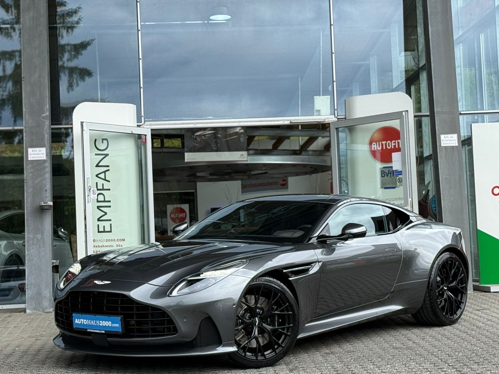 ASTON MARTIN DB12
