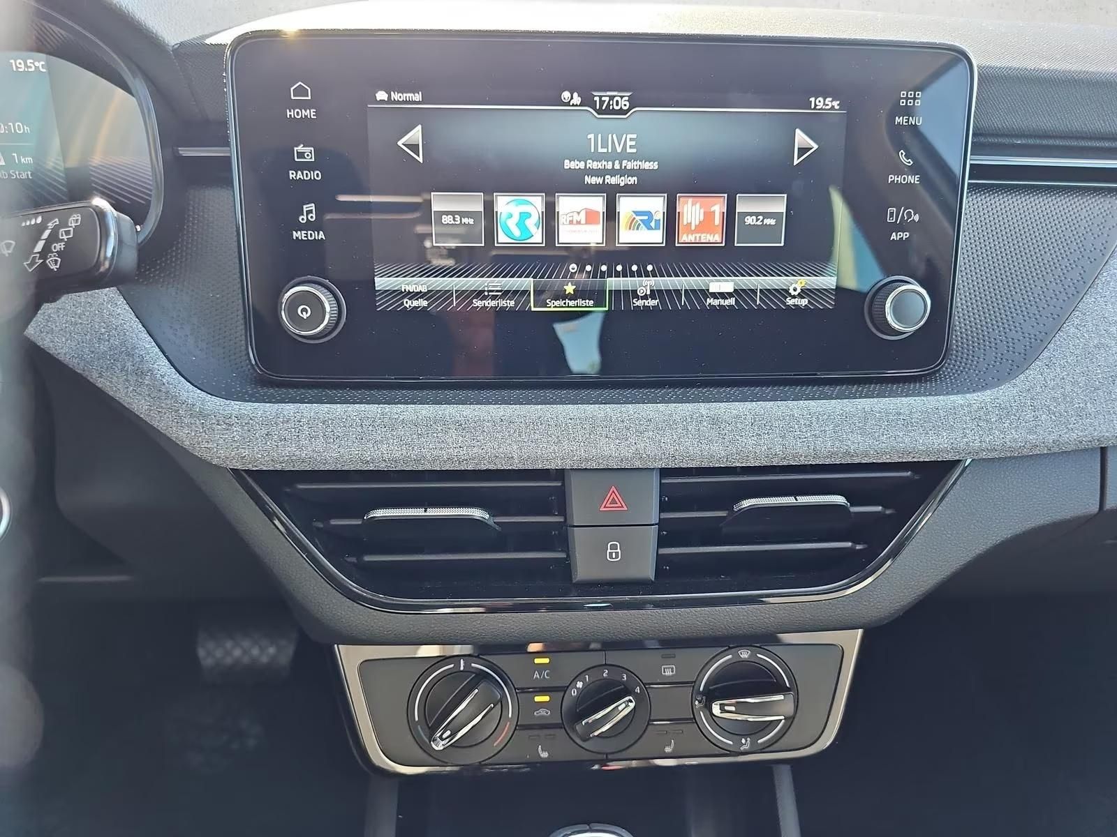 Fahrzeugabbildung SKODA Kamiq 1.0 TSI DSG Selection Black+APP+SHZ+KAMERA