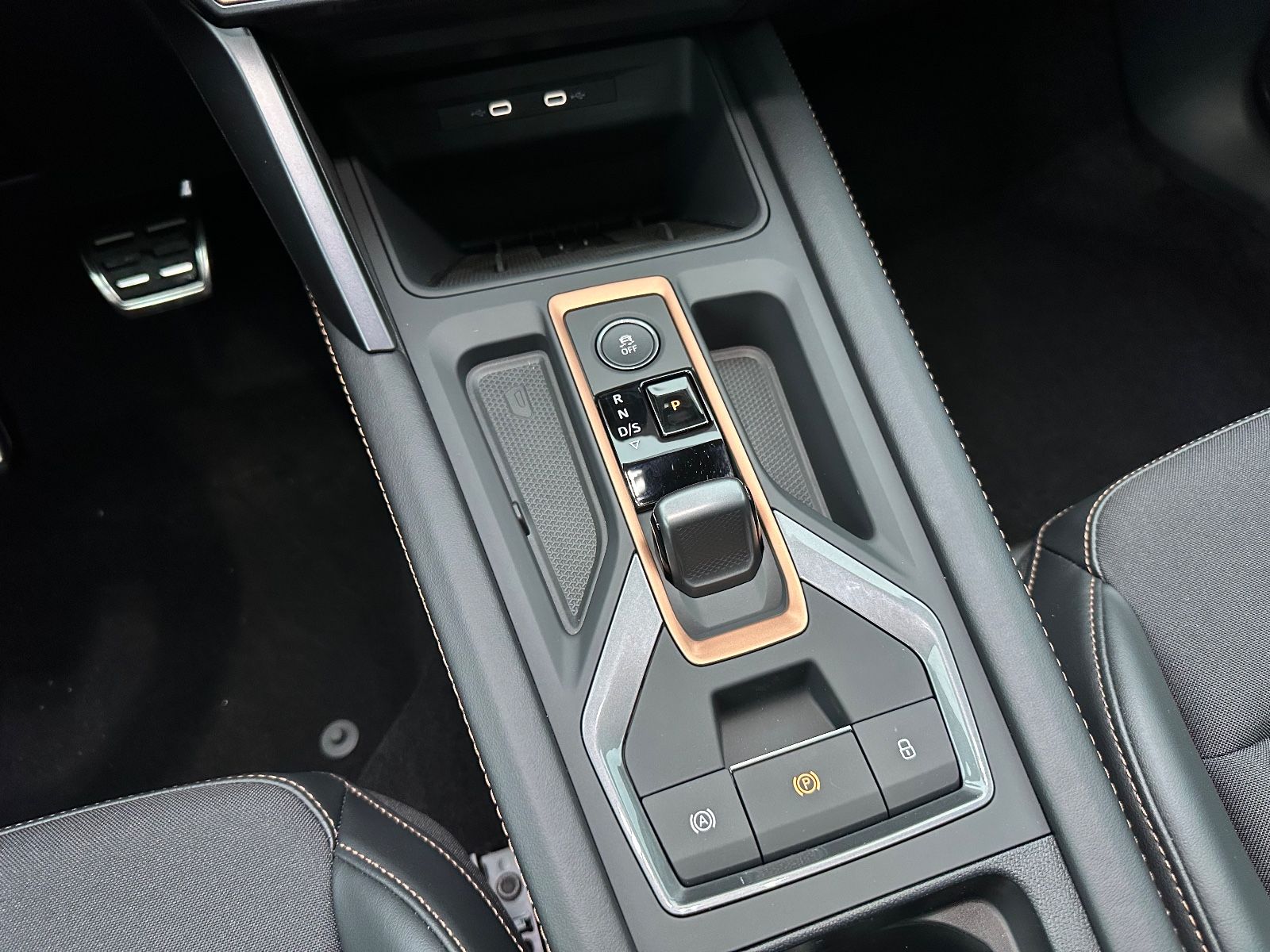 Fahrzeugabbildung CUPRA Formentor 1.5 eTSI DSG Pano/AHK/ACC/Navi/360°