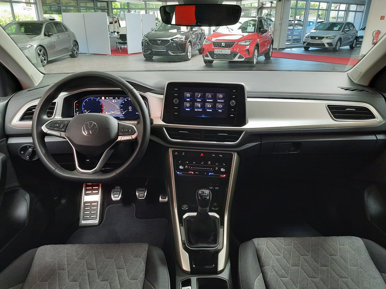 Fahrzeugabbildung Volkswagen T-Roc Move TSI *Standhzg*Cam*Navi*PDC*LED*ACC*