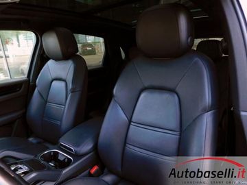 Porsche Cayenne - 8