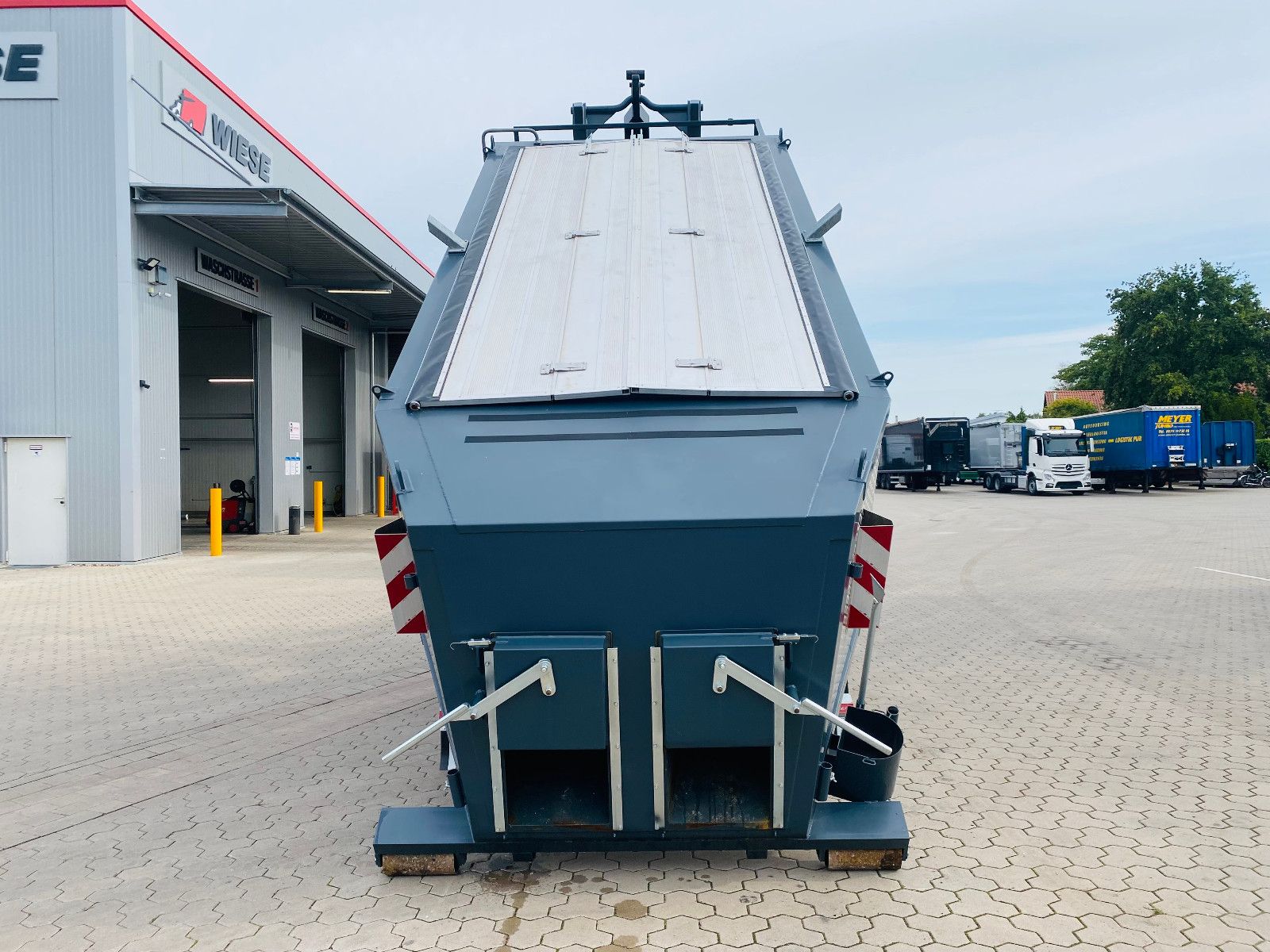 Fahrzeugabbildung Andere Asphalt-Thermobehälter 11m³ für Abrollkipper
