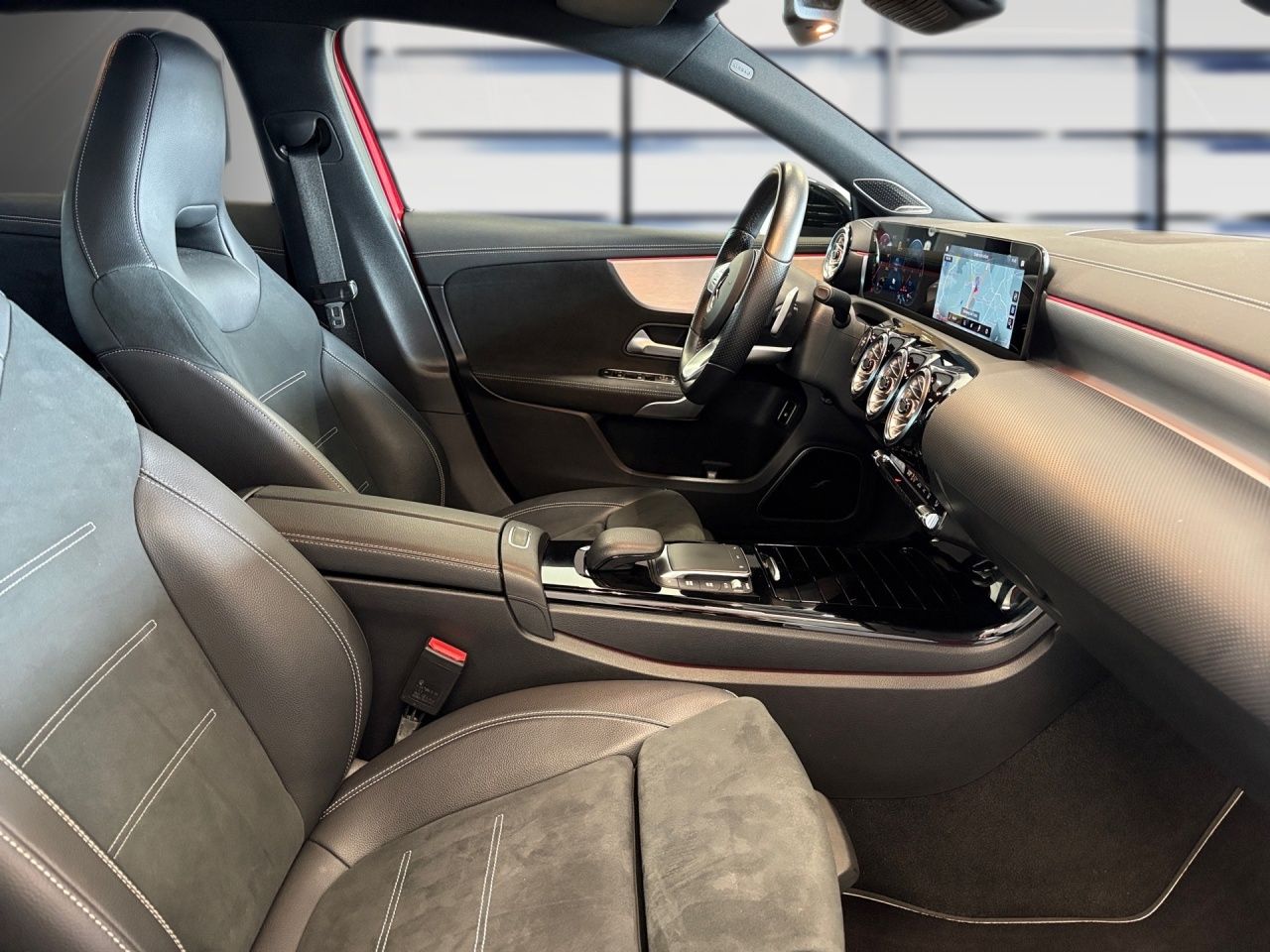 Fahrzeugabbildung Mercedes-Benz A 250 e AMG+NIGHT+MULTIB+BURM+STNDHZ+AMBIENTE++