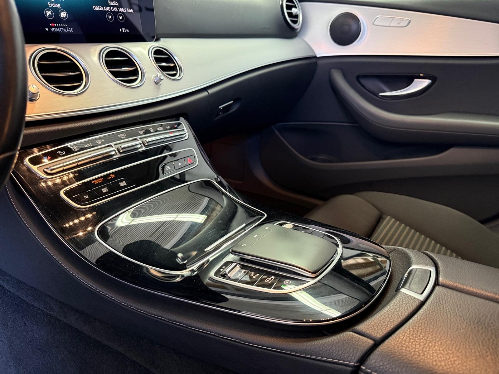 Mercedes-Benz E 220 T-Modell*LED-high*Navi*Kamera*AHK*Tempo*