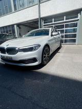 BMW 530i xDrive Touring A - - BMW 530 mit Benzin-Antrieb: Weiß, Kombi