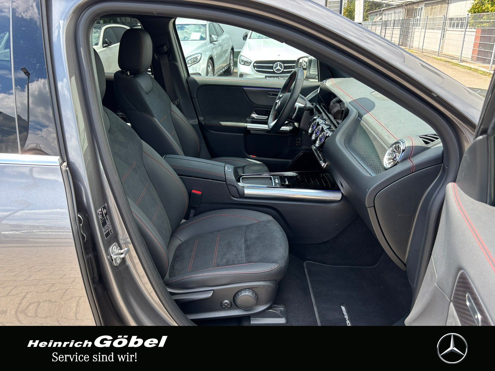 Fahrzeugabbildung Mercedes-Benz EQA 300 4M AMG*AHK*FAP*ADV-SOUND*360°KAM*AMBIENT