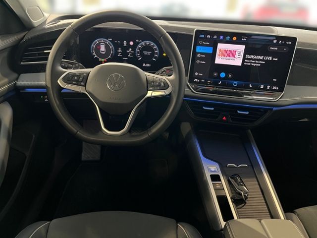 Fahrzeugabbildung Volkswagen Passat Variant 1.5 eTSI DSG BUSINESS AHK IQ.DRIV