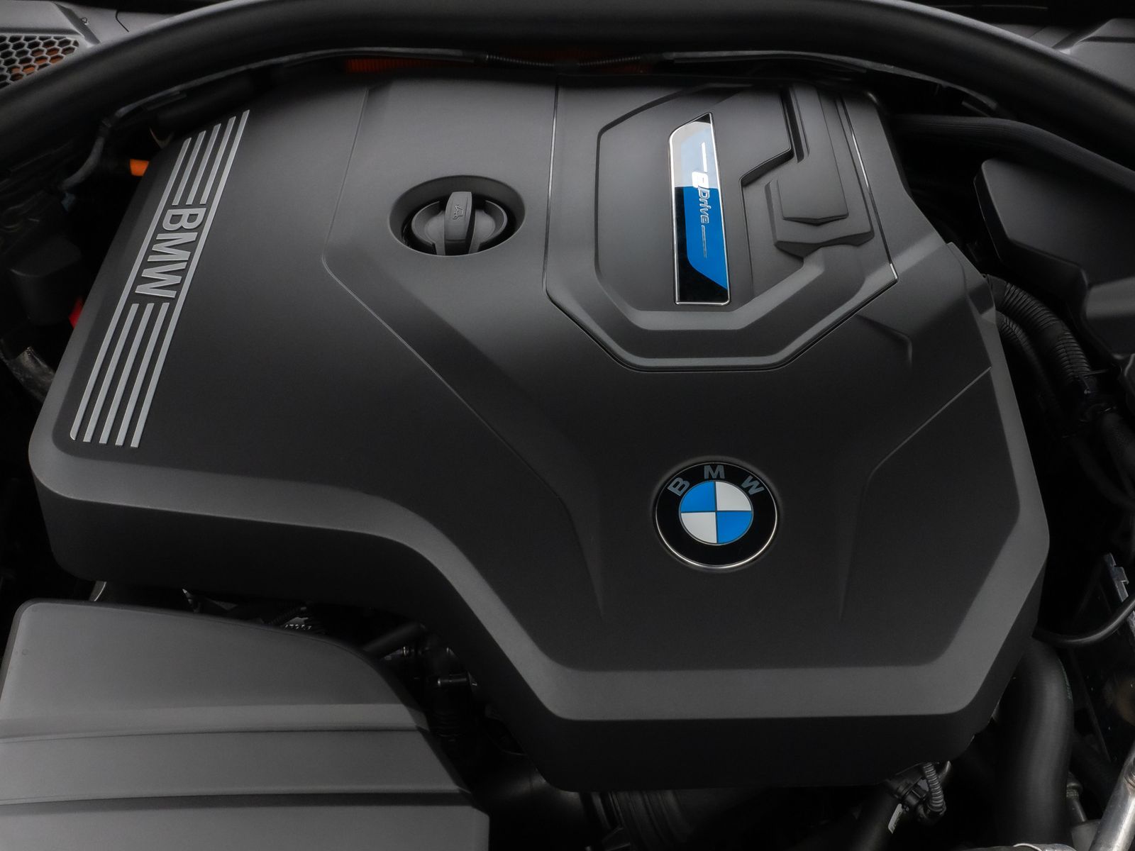 Fahrzeugabbildung BMW 330e M Sport 360°HUD DAB H/K Alarm ParkAs 19Zoll