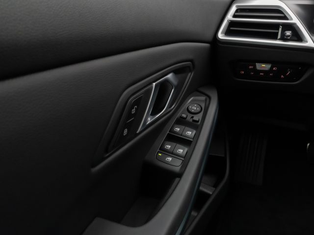 Foto Nummer 32: BMW 330e