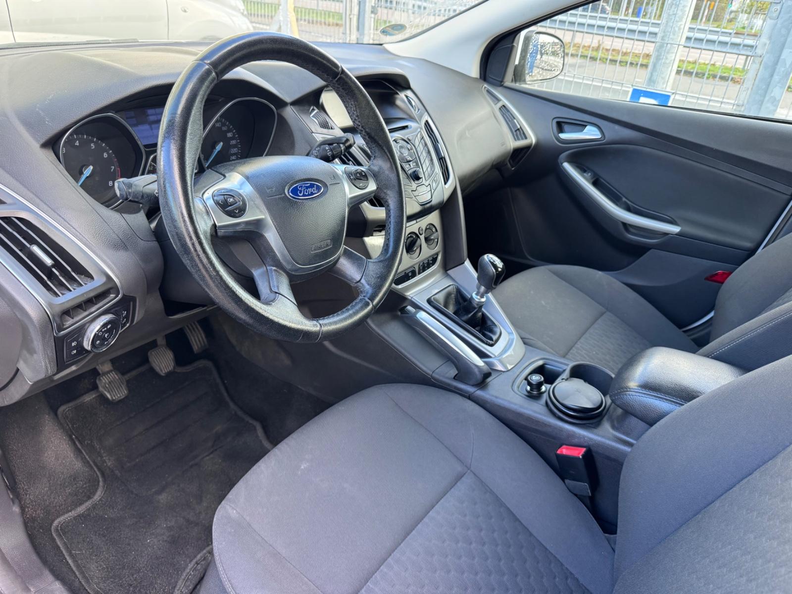 Ford Focus 2013 — photo 15