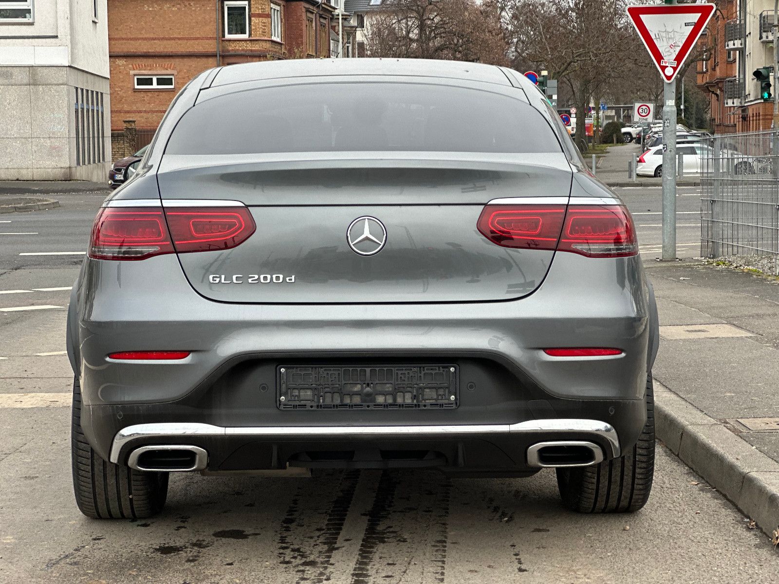 Fahrzeugabbildung Mercedes-Benz GLC 200 d 4 MATIC COUPE AMG PAKET*AHK+KAM*