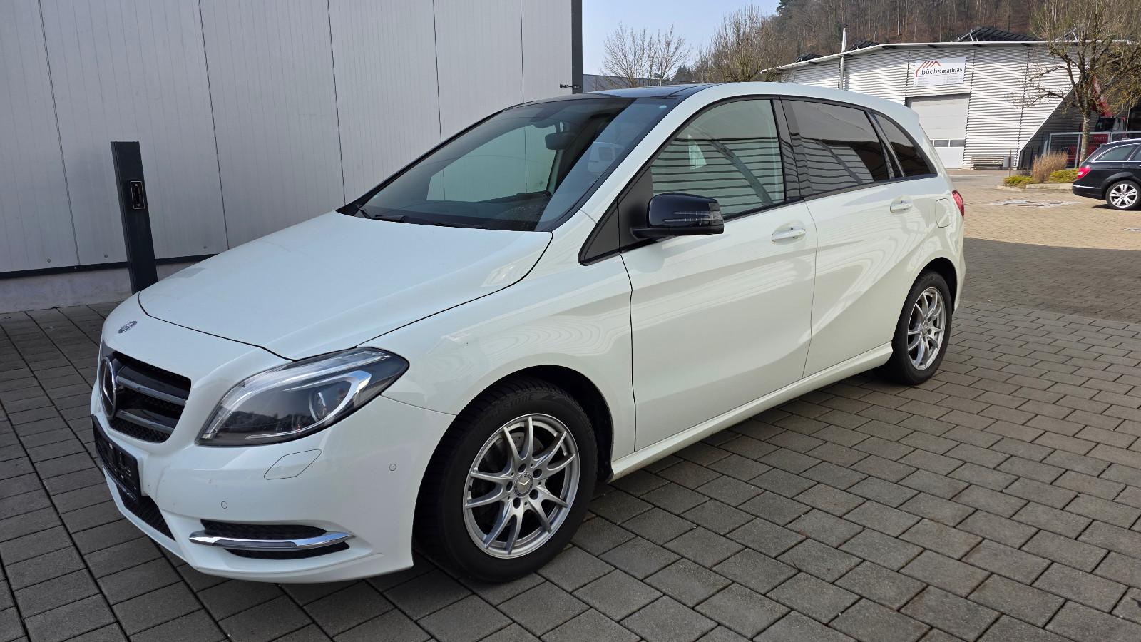 Mercedes-Benz B 200 Exklusiv*Pano*RFK*Navi*Leder*Sport-Paket*