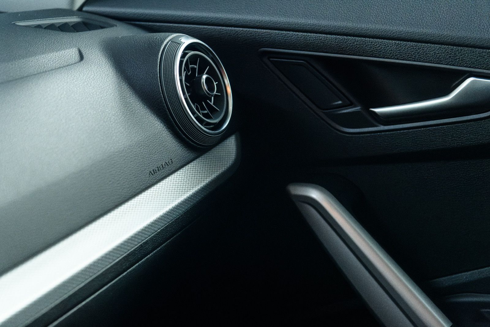Fahrzeugabbildung Audi Q2 35 TFSI +Kamera +Sitzheizung +DAB