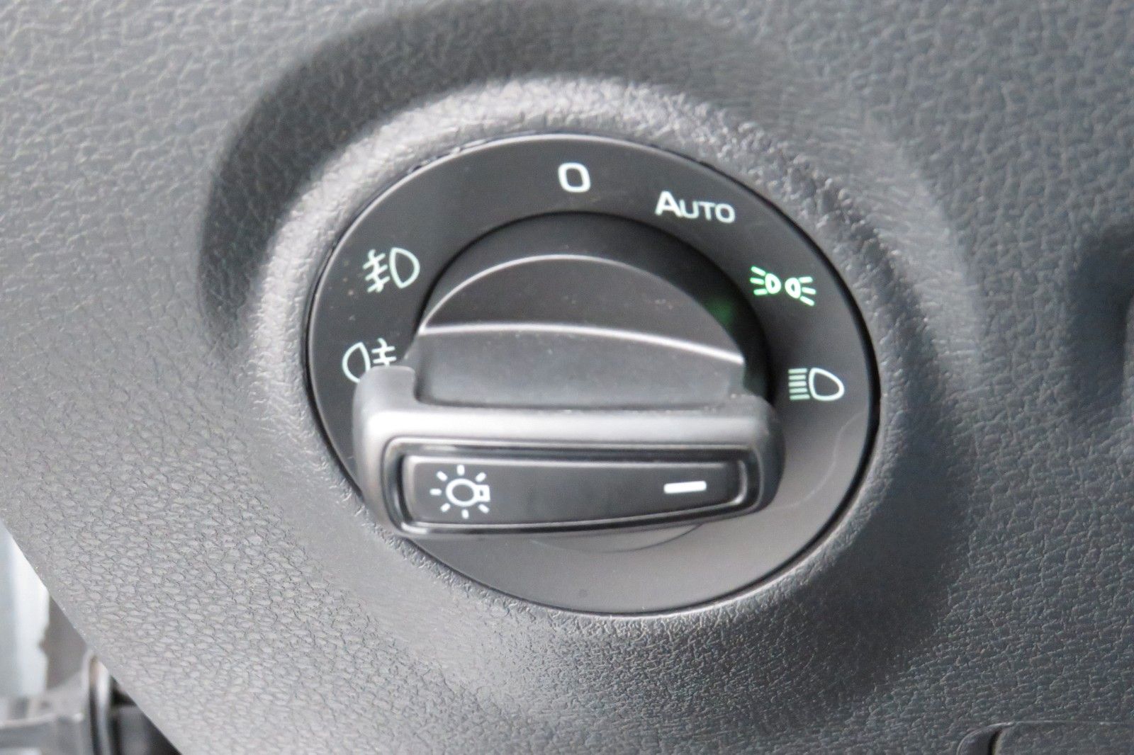 Fahrzeugabbildung SKODA Fabia Combi Ambition SITZH. GJ GRA PDC APP 1.H