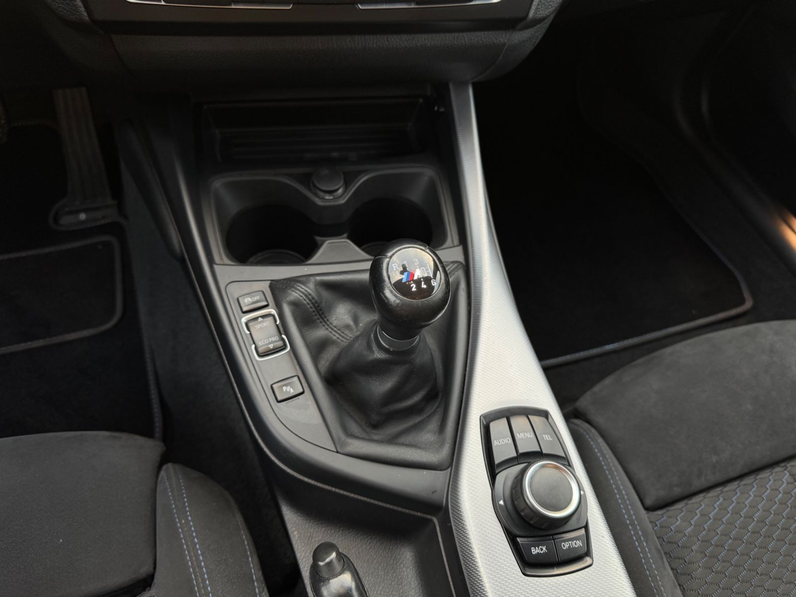 Fahrzeugabbildung BMW 118 i* M Paket*LED*Bi-xenon*Alcantara*8Fach