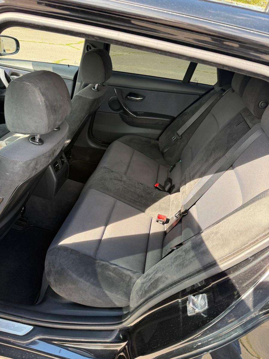 BMW 320 2009 — photo 6