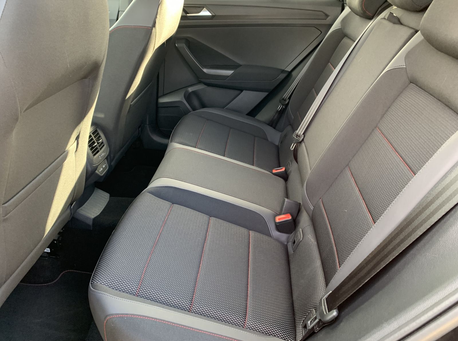 Fahrzeugabbildung Volkswagen T-Roc 1.5 TSI*Sport*Spur*Navi*SHZ*ACC*