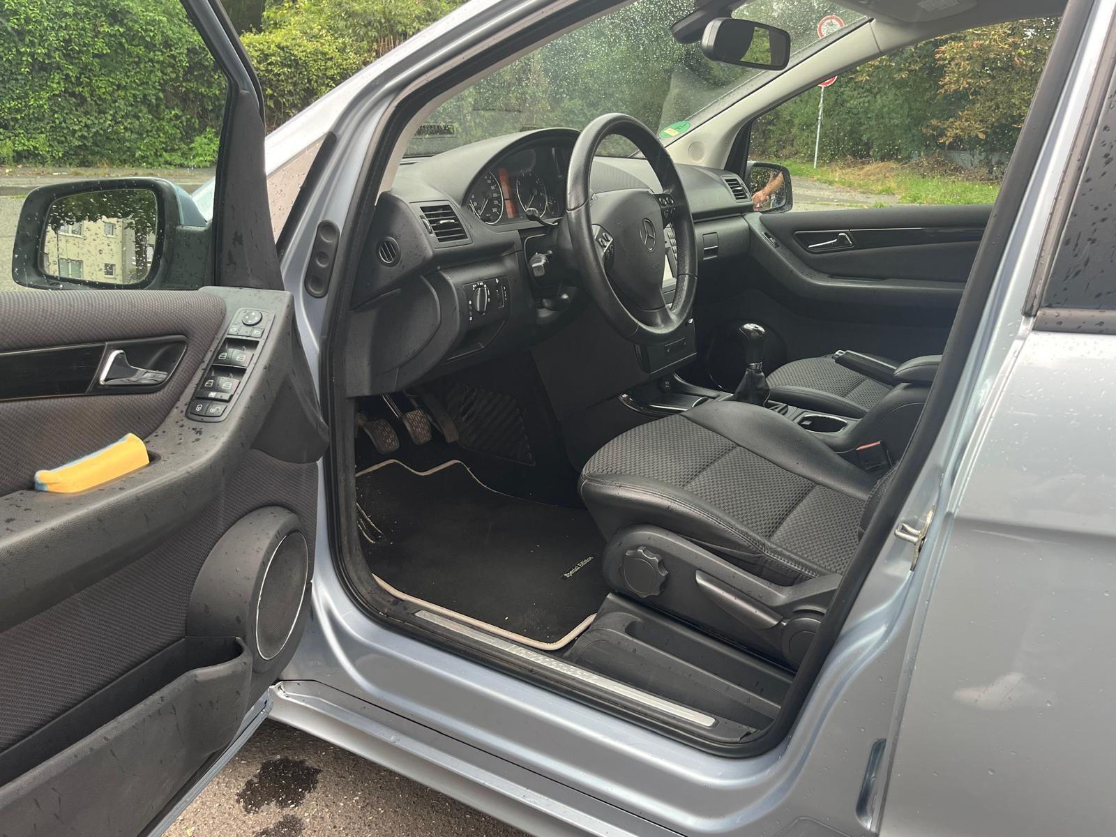 Mercedes-Benz A200 2010 — photo 9
