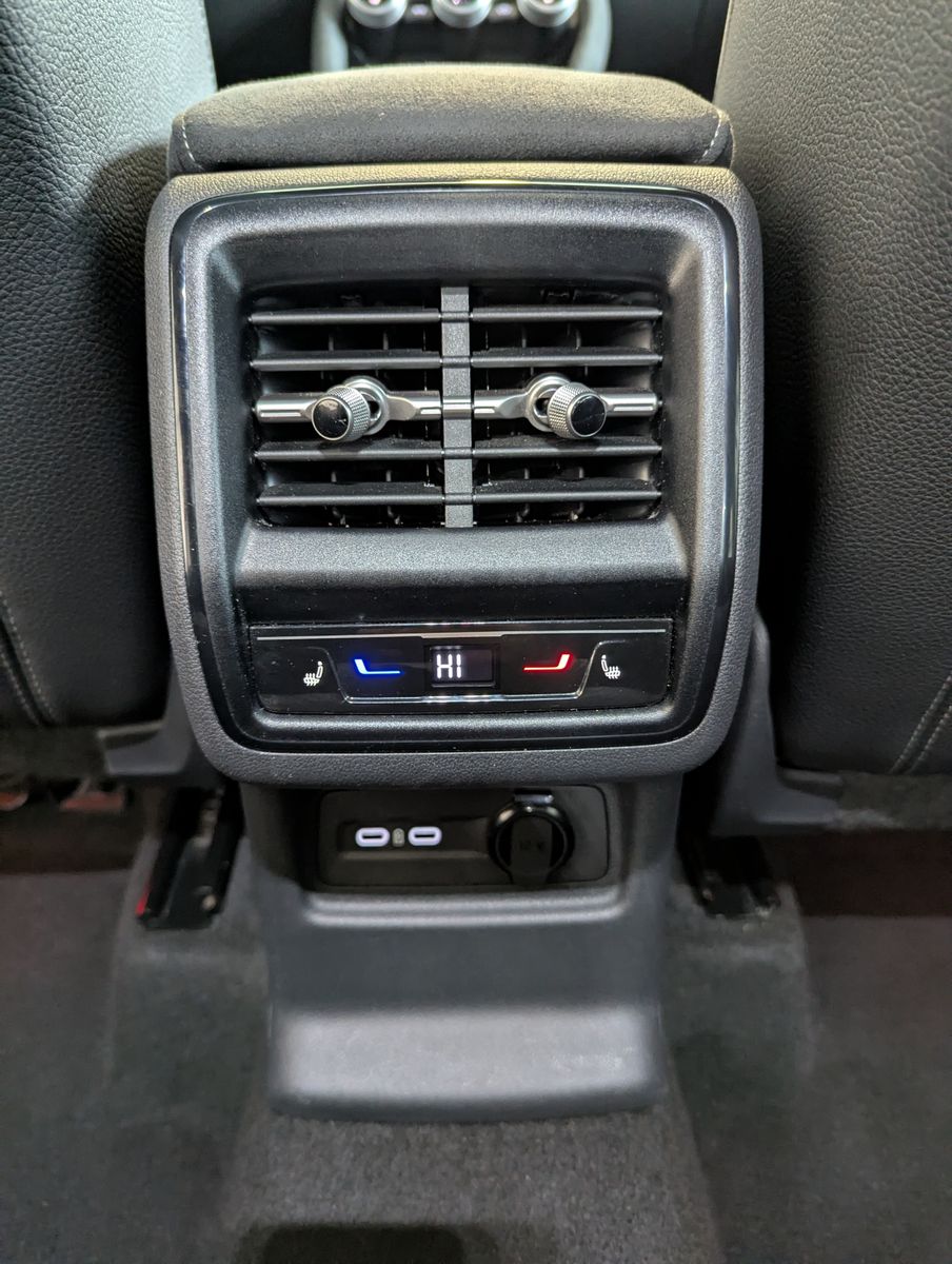 Fahrzeugabbildung SKODA Kodiaq 2.0 TDI Sportline 7-Sitze ACC Memory 20"