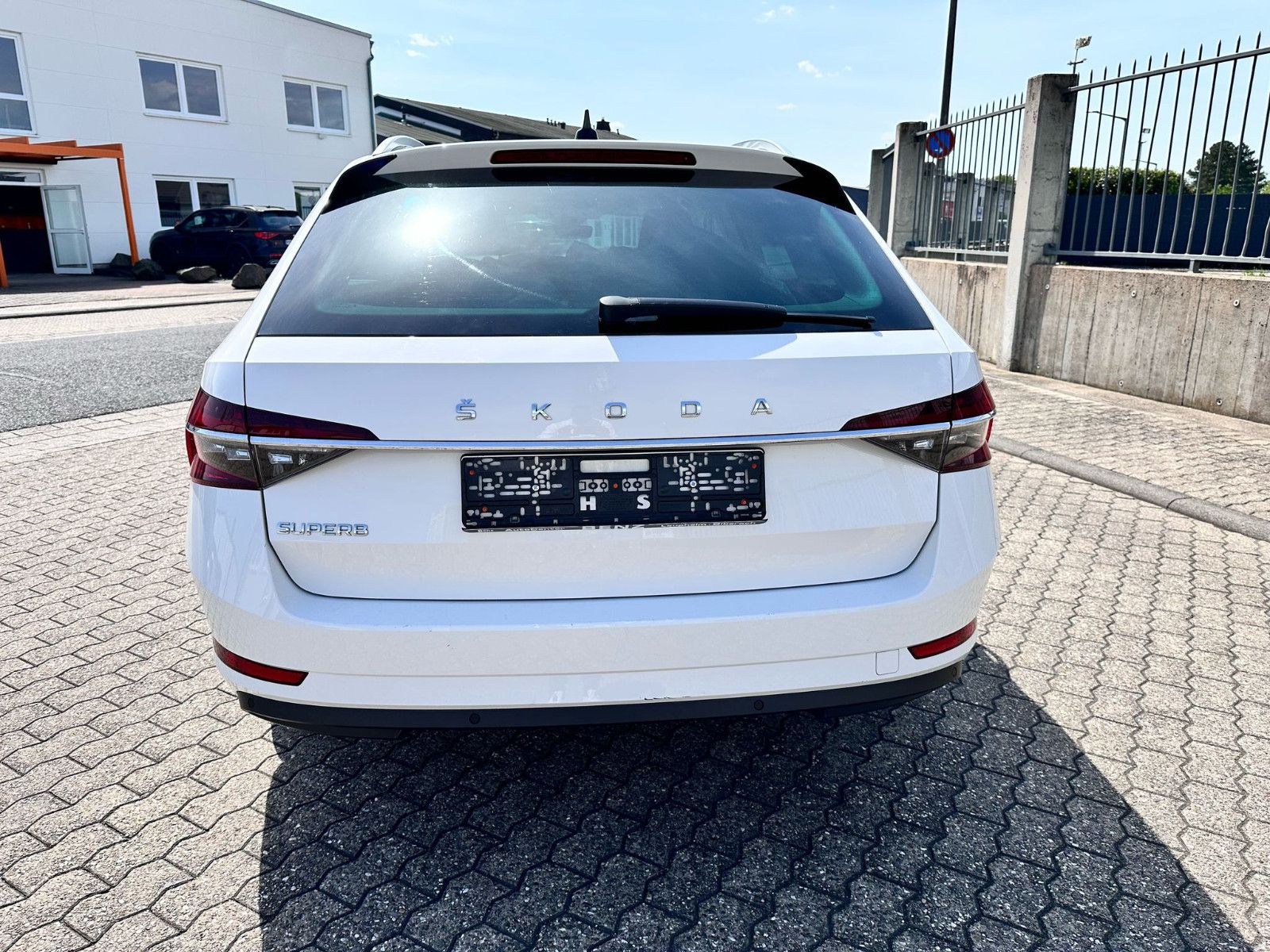 Fahrzeugabbildung SKODA Superb Combi Style / NAVI / GEPFLEGT