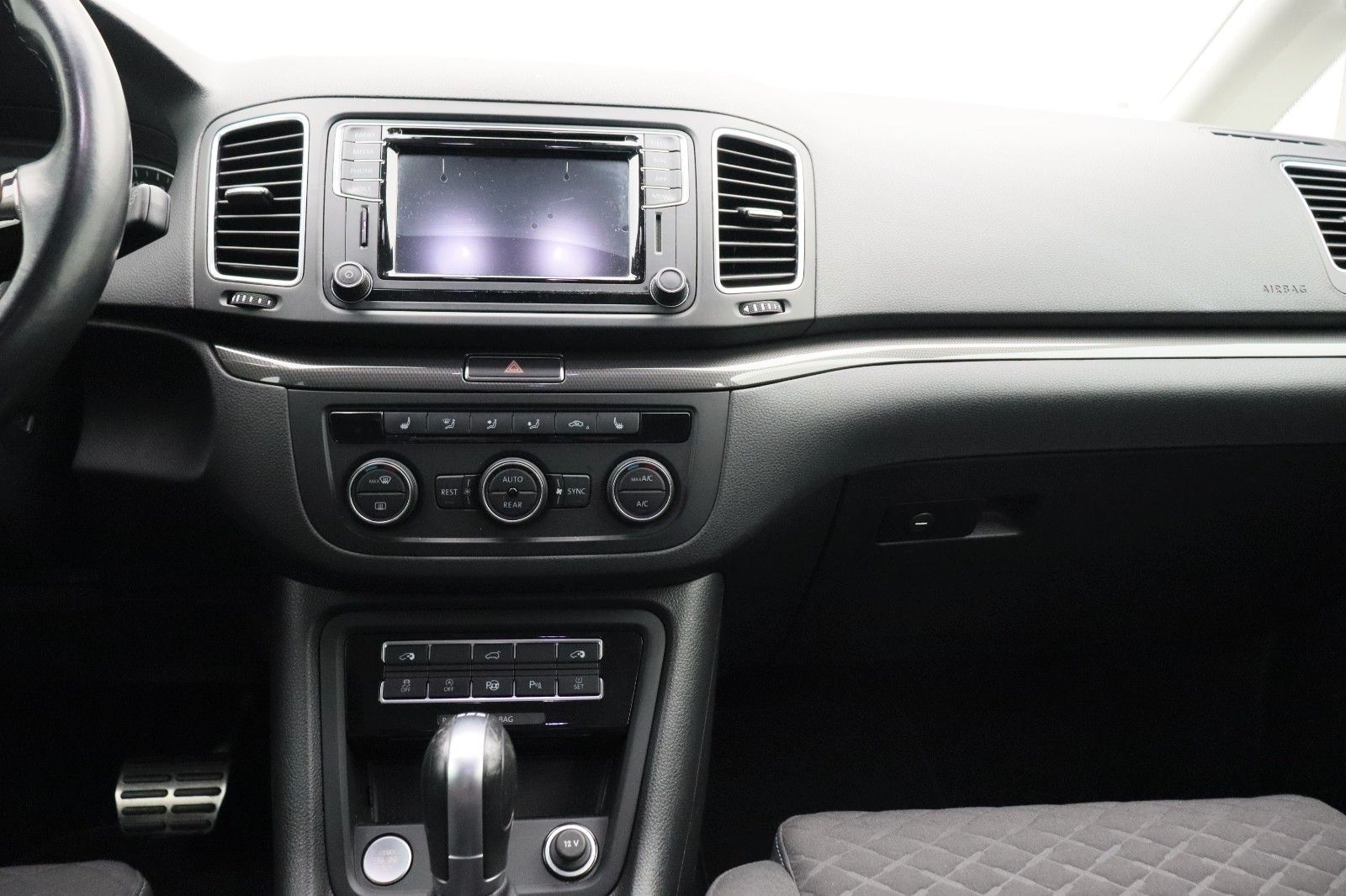 Fahrzeugabbildung Volkswagen Sharan 2.0 IQ.DRIVE ACC NAVI AHK R-Kamera