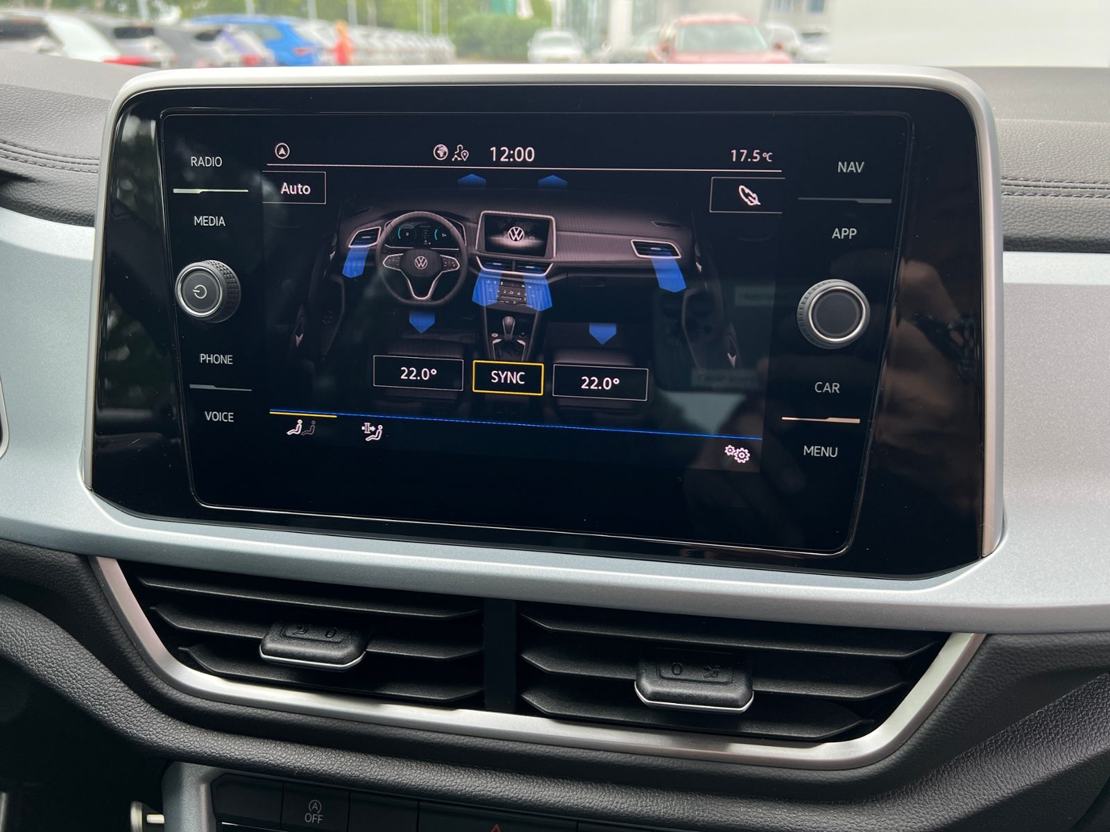 Fahrzeugabbildung Volkswagen T-Roc GOAL 2.0 TDI DSG *AHK, LED, "Plus"-Paket,