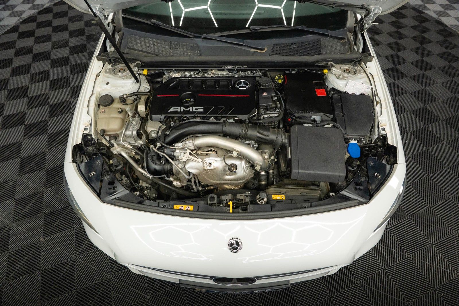 Fahrzeugabbildung Mercedes-Benz A 35 AMG 4Matic Night-Paket *Pano*LED*ACC*DAB*
