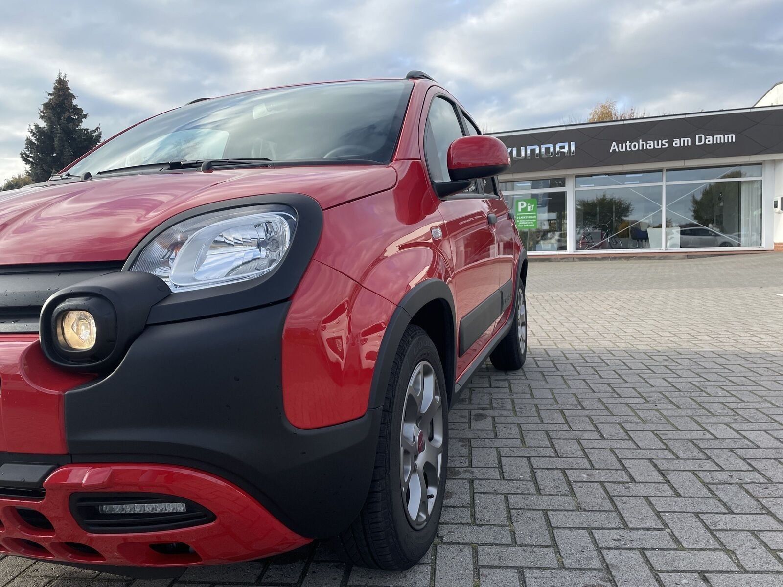 Fahrzeugabbildung Fiat Panda CROSS Red Klimaautomatik 2WD USB PDC