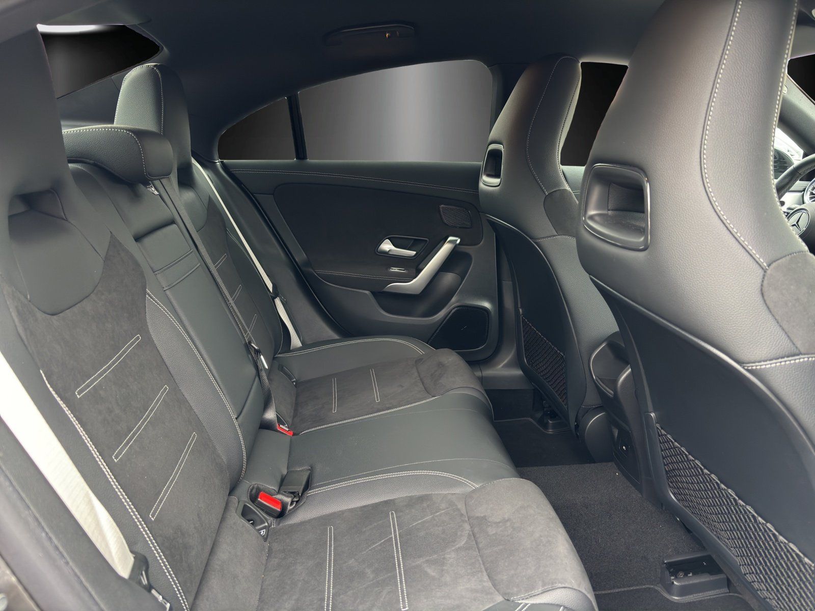 Fahrzeugabbildung Mercedes-Benz CLA 220 d Coupé AMG 360° MULTIBEAM KeylessGo