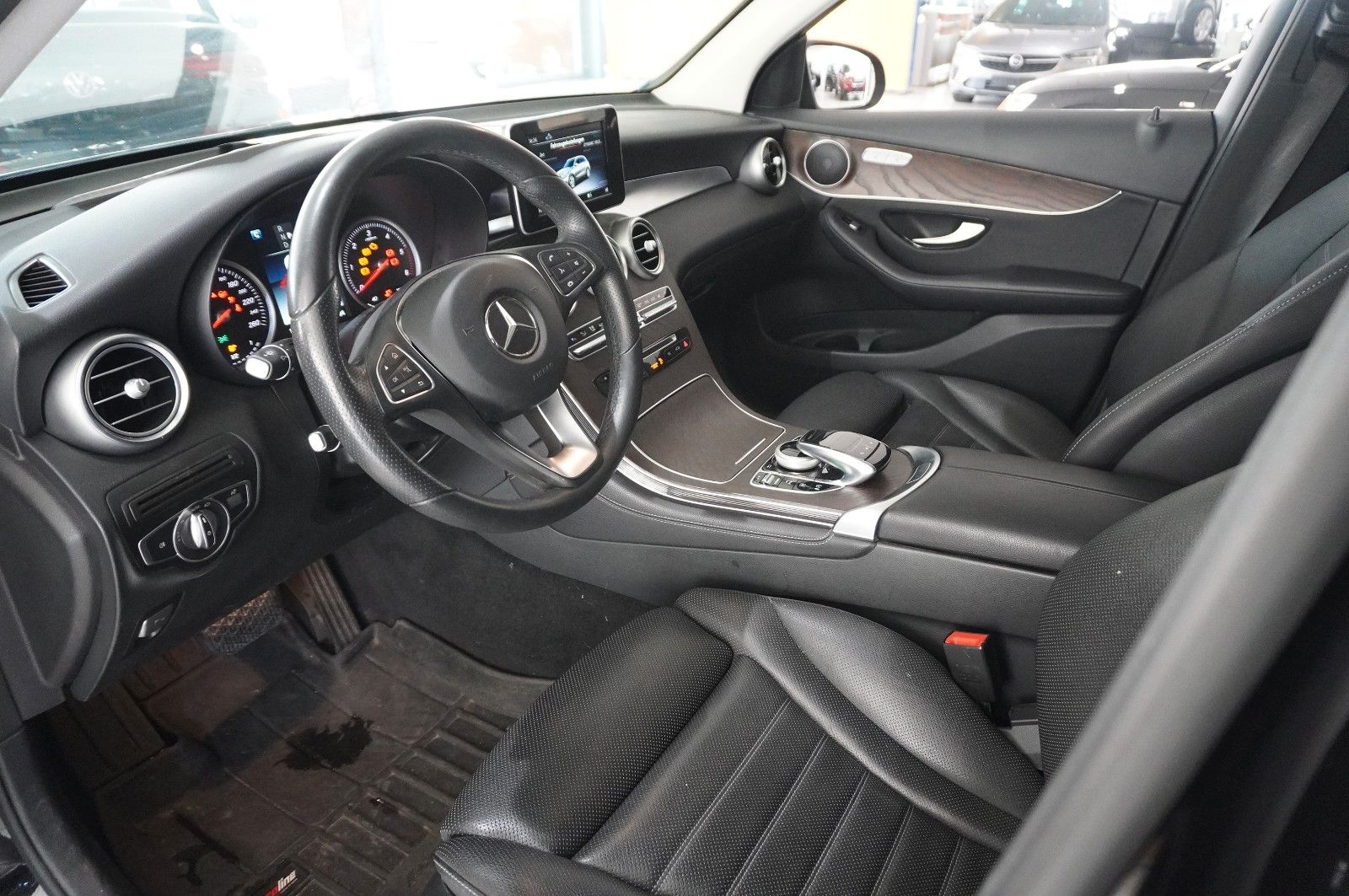 Fahrzeugabbildung Mercedes-Benz GLC 250D EXCLUSIVE 4M 9G-TRONIC NAVI/LED/SPORT