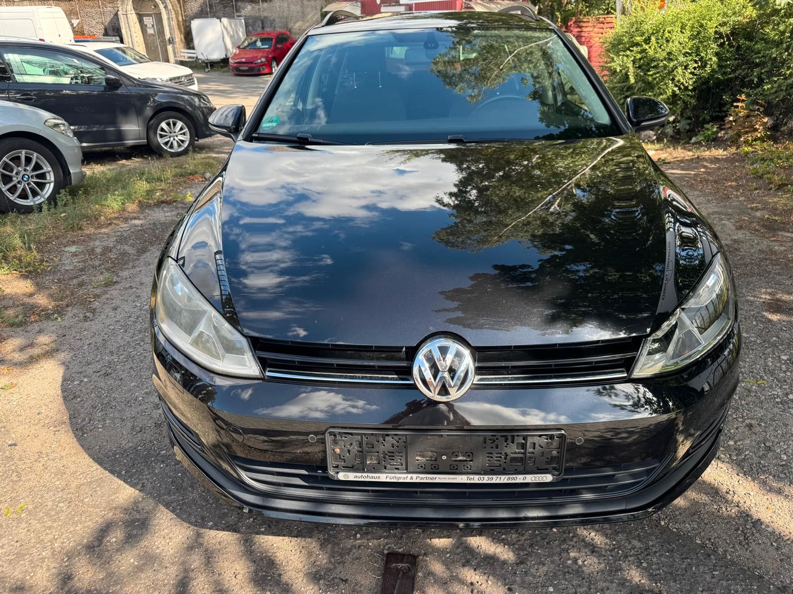 Volkswagen Golf - 1