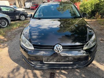 Volkswagen Golf - 1