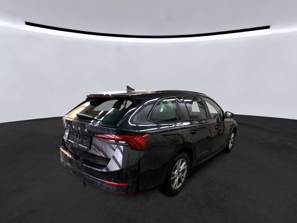 Skoda Octavia Combi 2.0 TDI DSG Clever AHK Navi LED VC