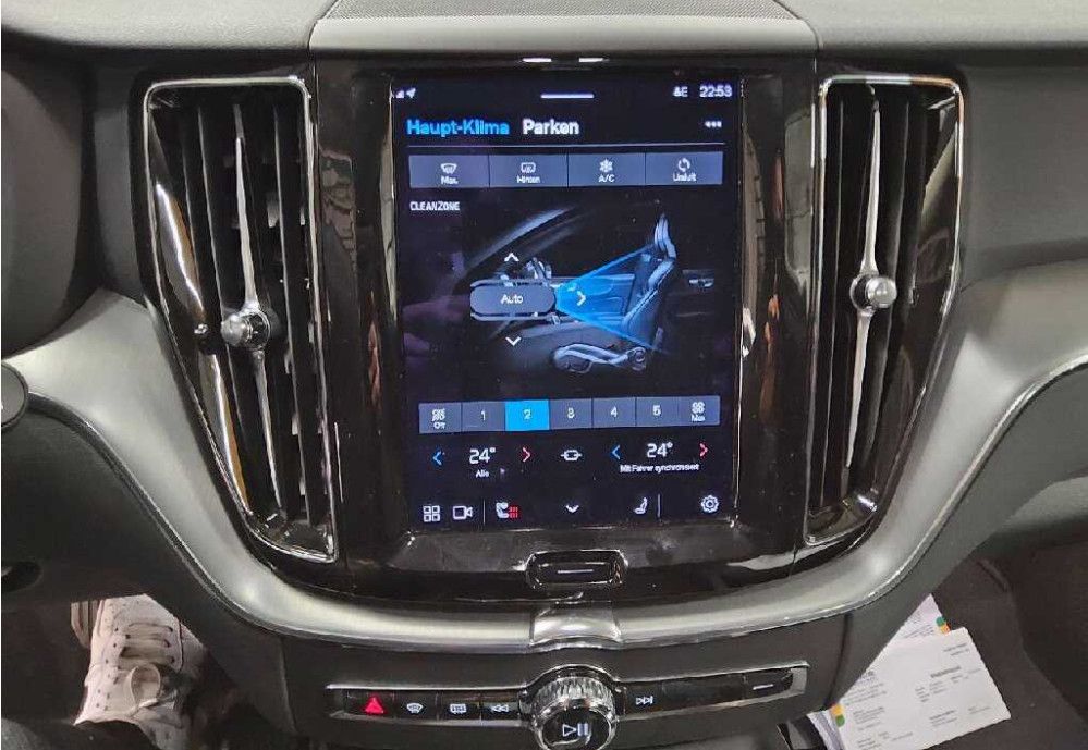 Fahrzeugabbildung Volvo XC60 B4 Core Aut. ACC/LED/NAVI/HIFI/SHZ/RFK/AHK