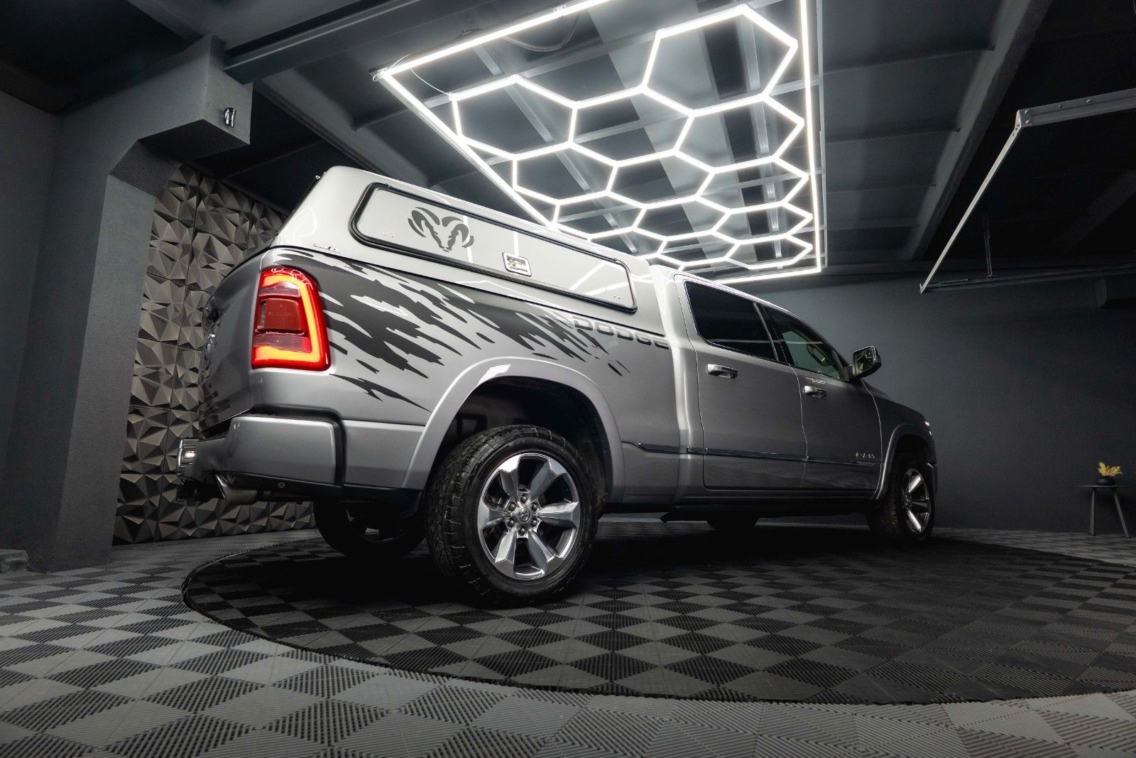 Fahrzeugabbildung Dodge RAM 5.7 V8 HEMI 4x4 Limited Longbed Hardtop 19%