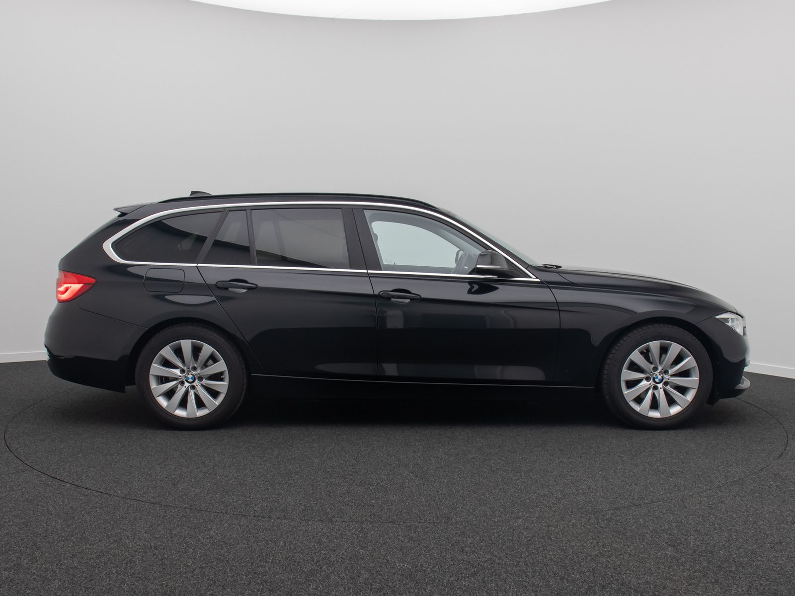 Fahrzeugabbildung BMW 320d HUD HiFi NaviPro Alarm DriveAss Komfo Leder