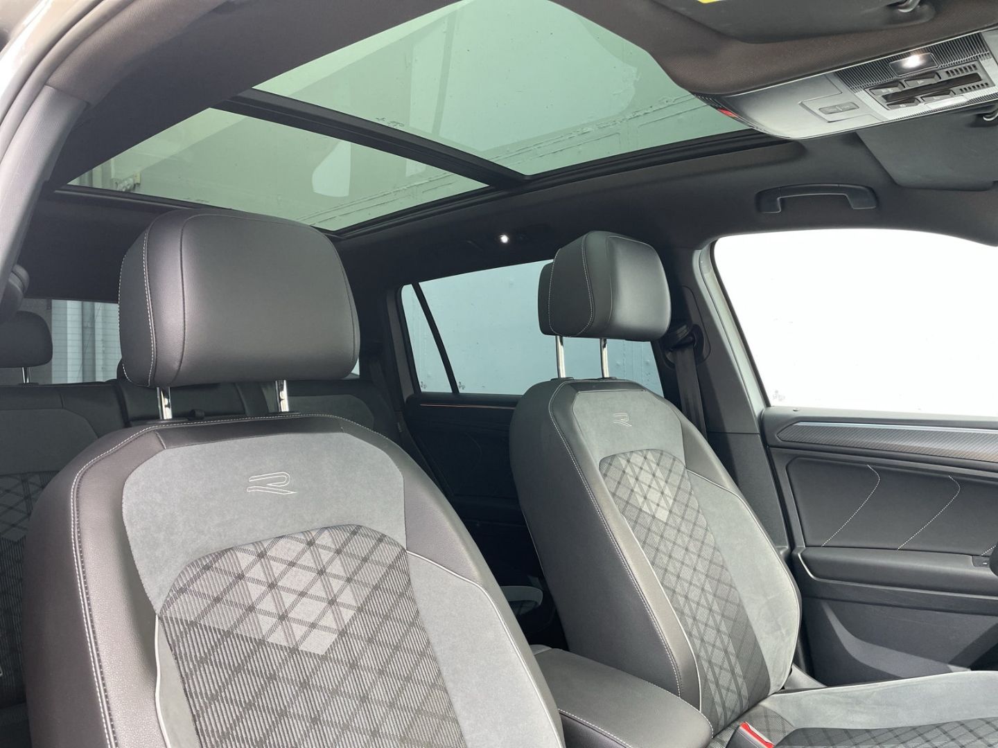 Tiguan Allspace 2.0 TDI R-Line 4Motion AHK/Pano 