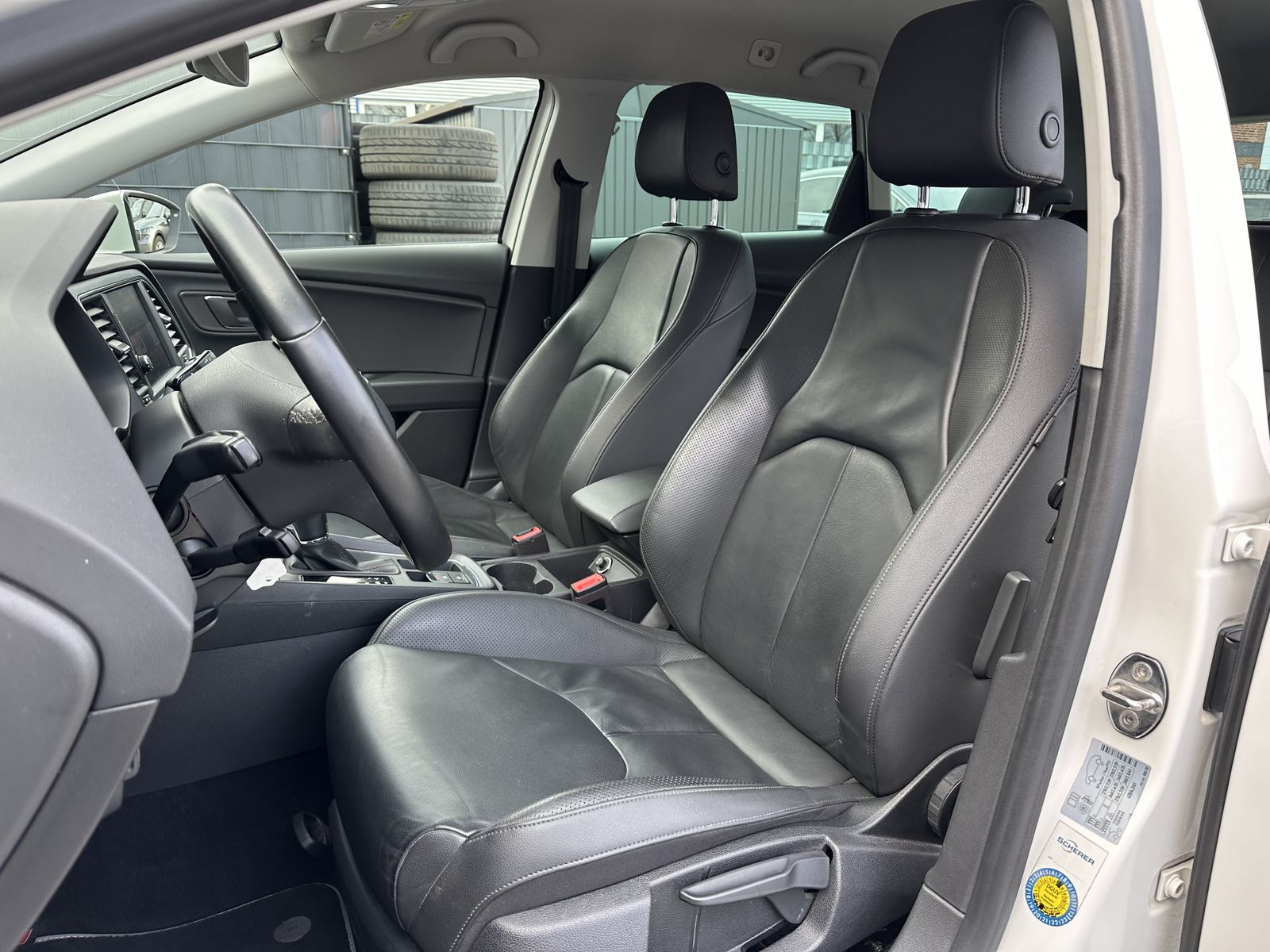 Fahrzeugabbildung SEAT Leon SpB 2.0 TDI DSG Style NAV+LED+AHK+ACC+BEATS