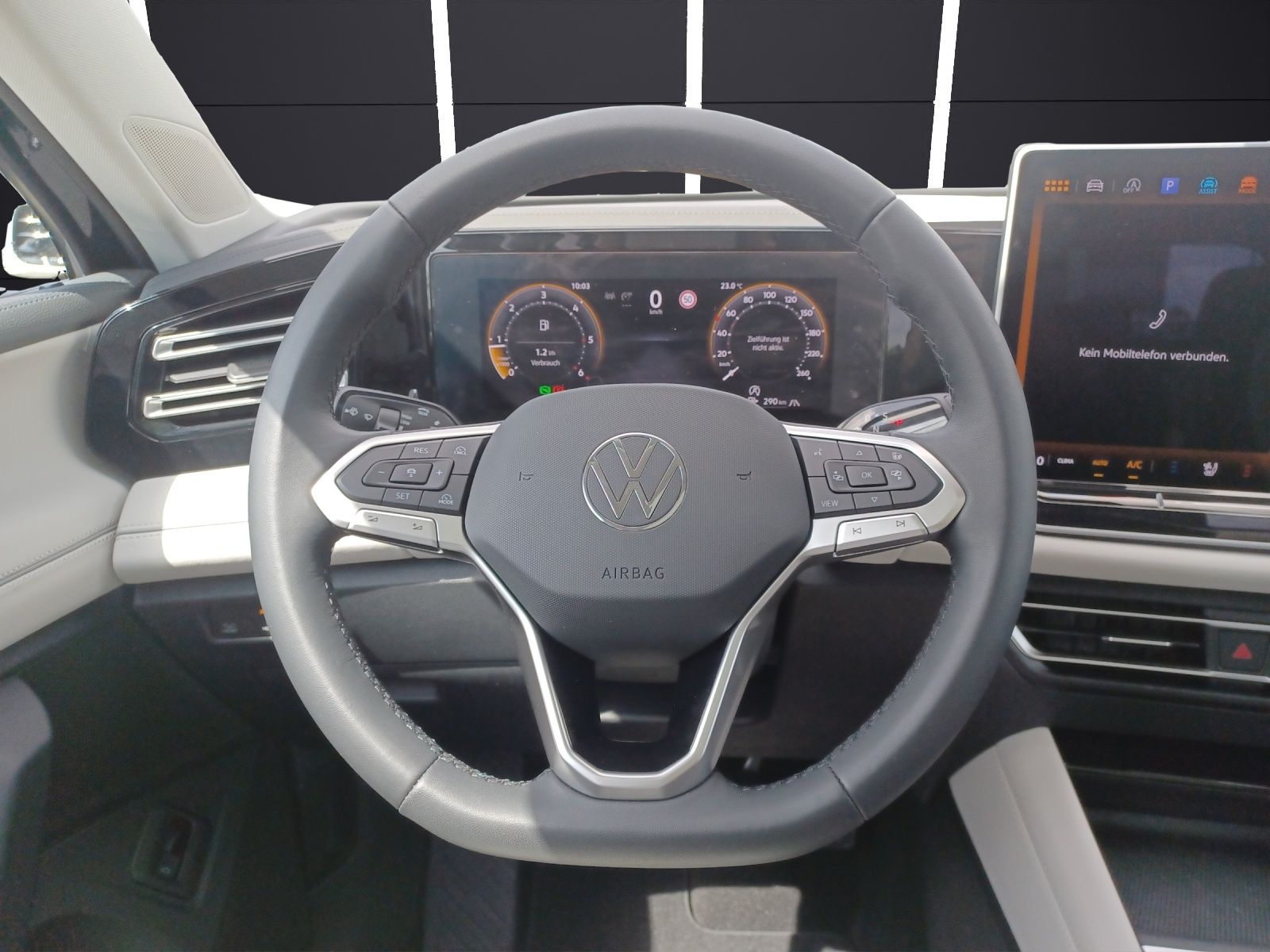 Fahrzeugabbildung Volkswagen Tiguan TDI Elegance IQ.Light Navi ACC AHK STHZ 4