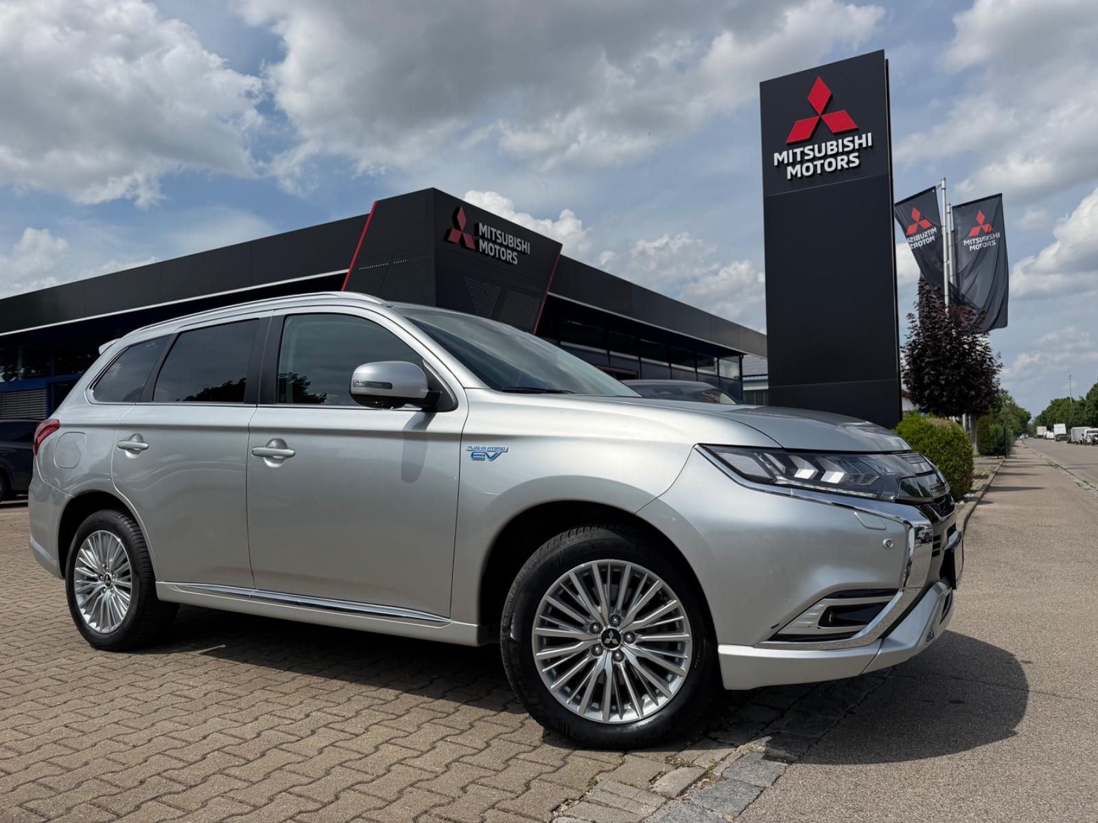 Mitsubishi Outlander PHEV Plus 4WD mit Fahrassis.paket AHK