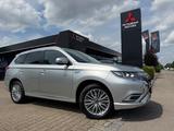 Mitsubishi Outlander PHEV Plus 4WD mit Fahrassis.paket AHK - silberne Mitsubishi Plug-in Hybrid Outlander