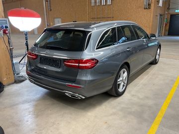 Mercedes E 220 - 2