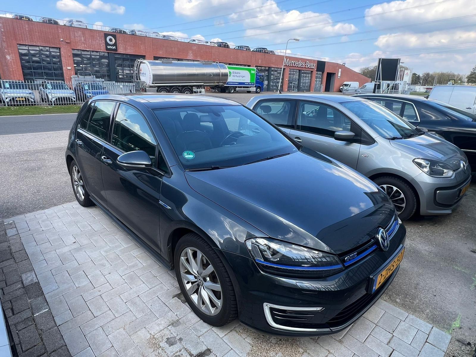 Volkswagen Golf 7 GTE DSG Leder LED Navi Panoramadach Top!!